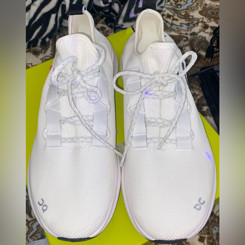 New On Cloudeasy White Sneakers